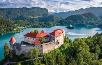 
  BOSNIA Y ESLOVENIA: "Personas"

